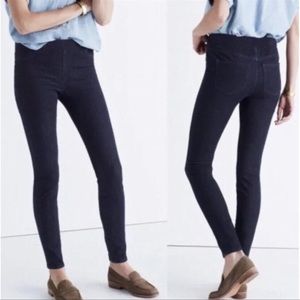 MADEWELL The Anywhere Jean in dark Wash pull on jeans back pockets. Size 26